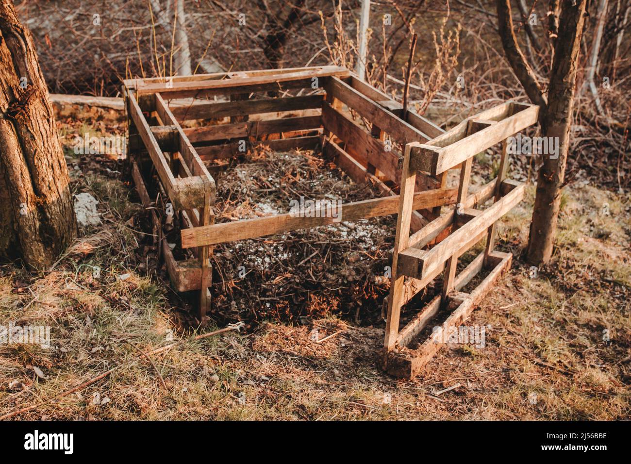 Pallet composter hi-res stock photography and images - Alamy