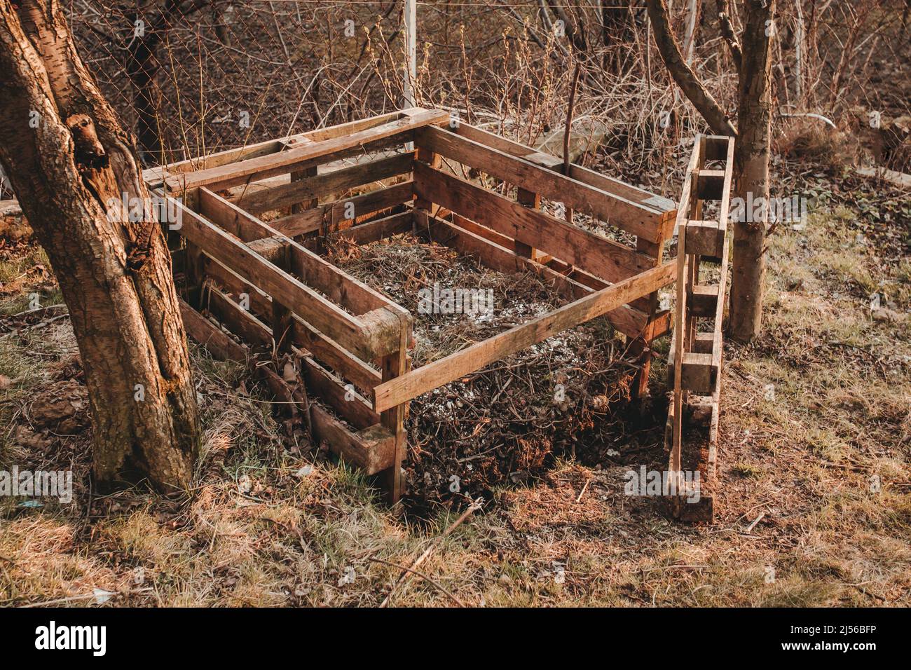 Pallet composter hi-res stock photography and images - Alamy