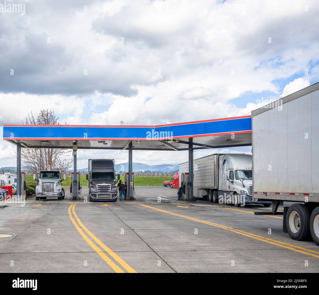 Professional industrial standard big rig semi trucks tractors with ...