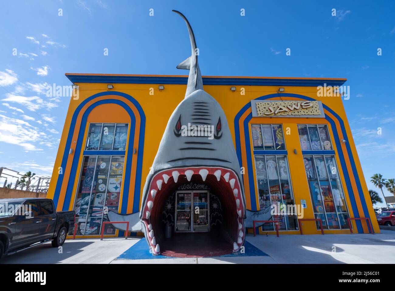 A shark on the facade of a tourist shop in the resort town of South Padre  Island, Texas. The enry is through the shark's mouth Stock Photo - Alamy