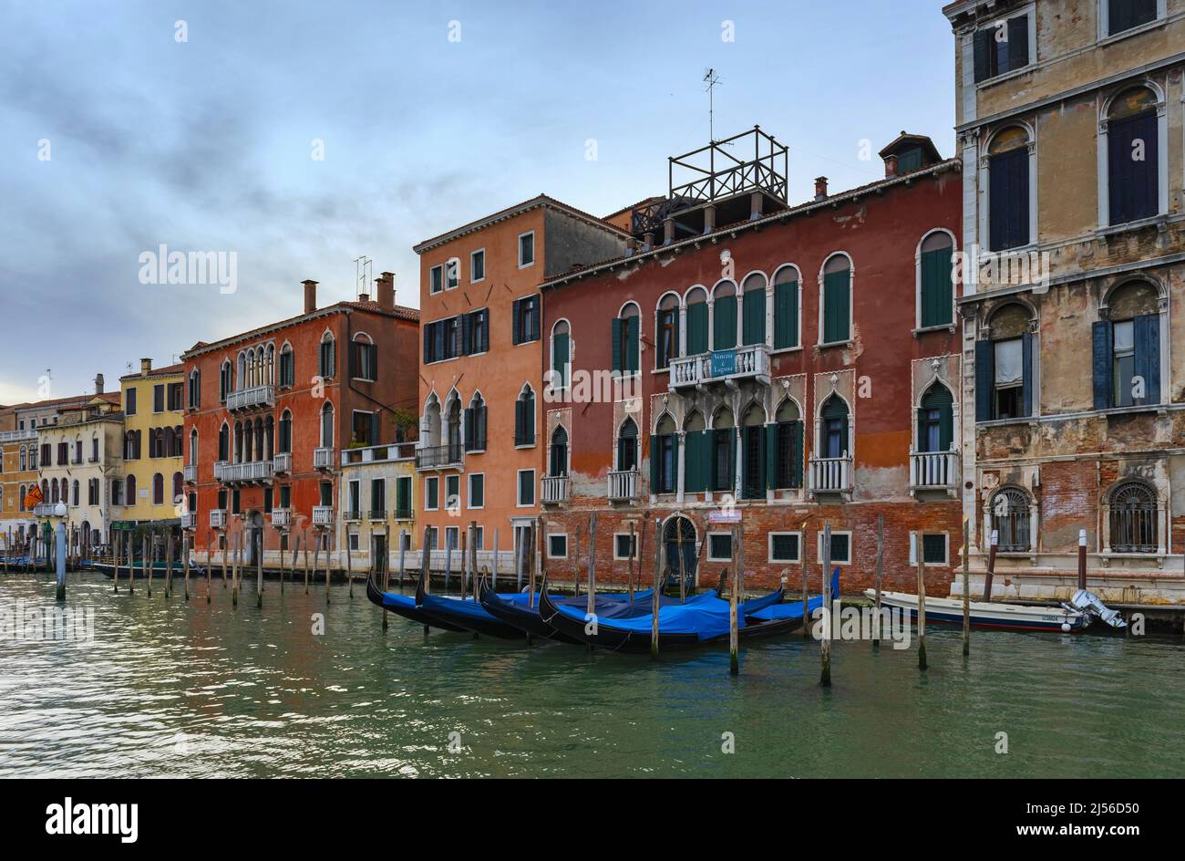 Venice houses grand canal hi-res stock photography and images - Alamy