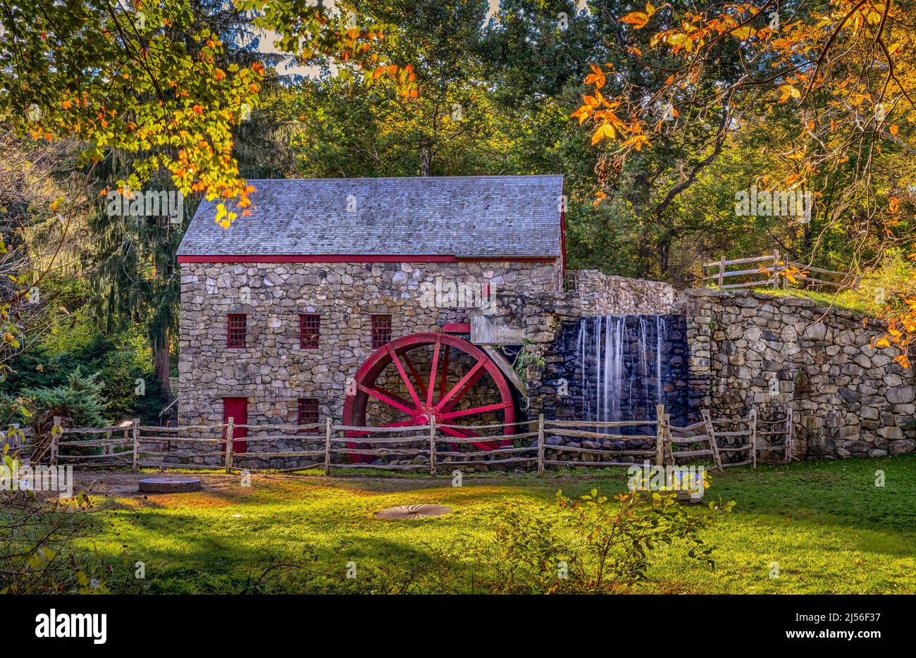 The Old Wayside Inn Grist Mill in Sudbury, Massachusetts, in Fall season Stock Photo
