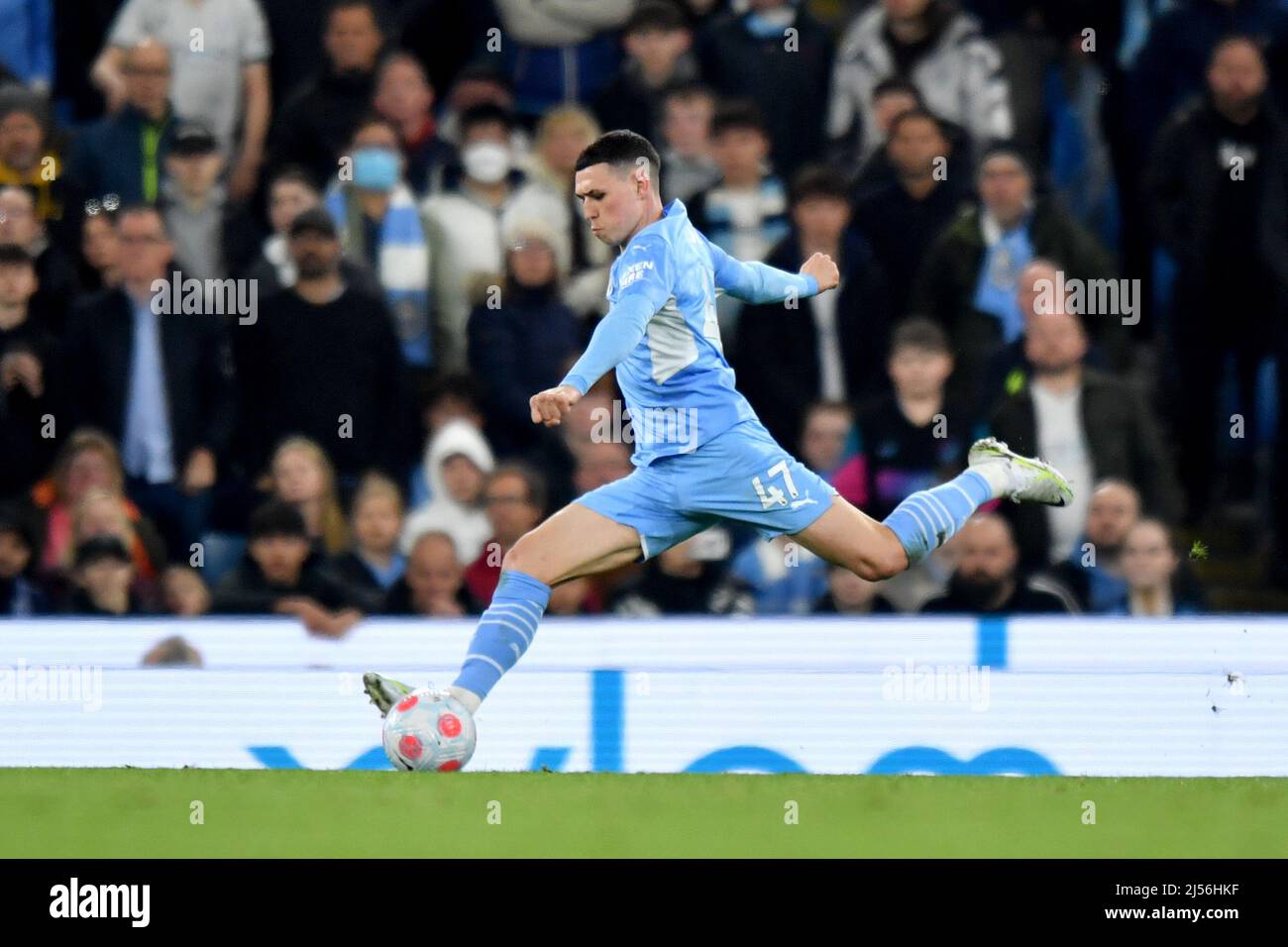 Manchester, UK, 20 April 2022,  Manchester City's Phil Foden scores his side's second goal of the game. Picture date: Thursday April 21, 2022. Photo credit should read:   Anthony Devlin/Alamy Live News/Alamy Live News Stock Photo