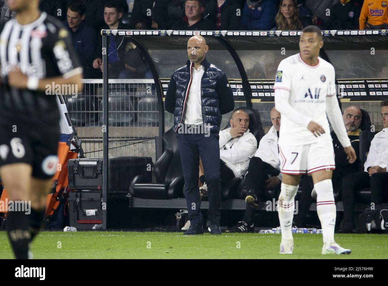 Angers, France - April 20, 2022, Coach of Angers SCO Gerald Baticle during the French championship Ligue 1 football match between SCO Angers and Paris Saint-Germain on April 20, 2022 at Raymond Kopa stadium in Angers, France - Photo: Jean Catuffe/DPPI/LiveMedia Stock Photo