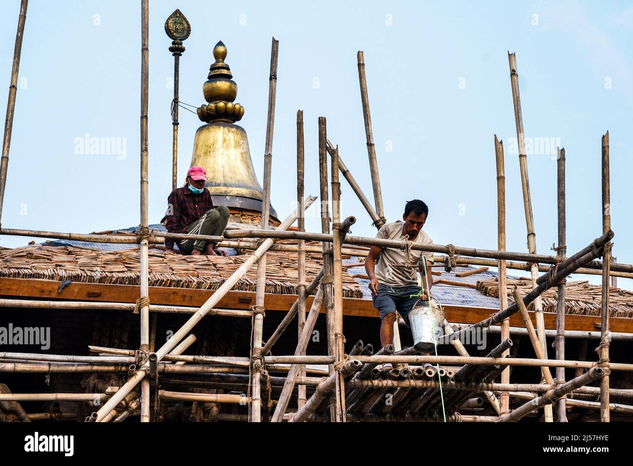 Durch das Erdbeben am 25.4.2015 zerstörte Tempel im Tempelbezirk Durbar Square werden reatauriert, Kathmandu, Nepal Stock Photo