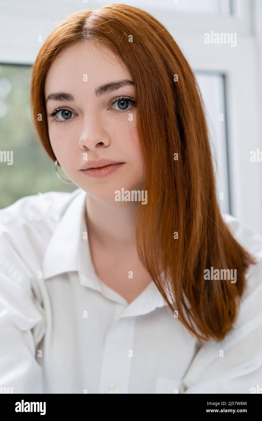 Horizontal portrait red haired hi-res stock photography and images - Alamy