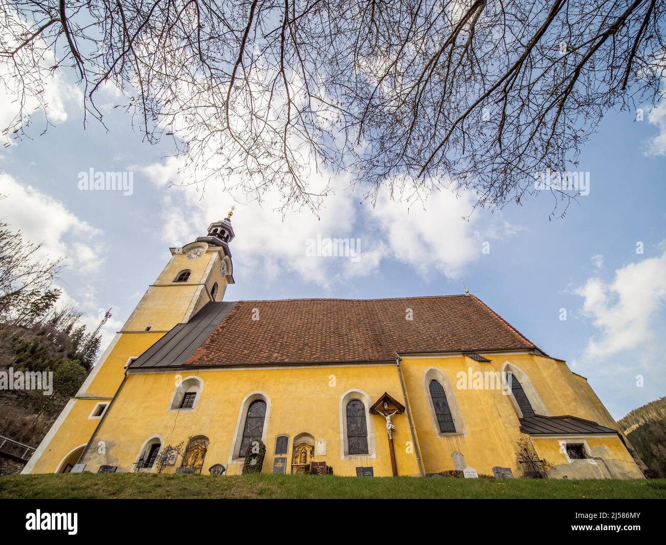 Pfarrkirche St. Dionysen-Oberaich, dem hl. Dionysius geweiht, romanisches Langhaus, Bruck-Mur, Steiermark, Oesterreich Stock Photo