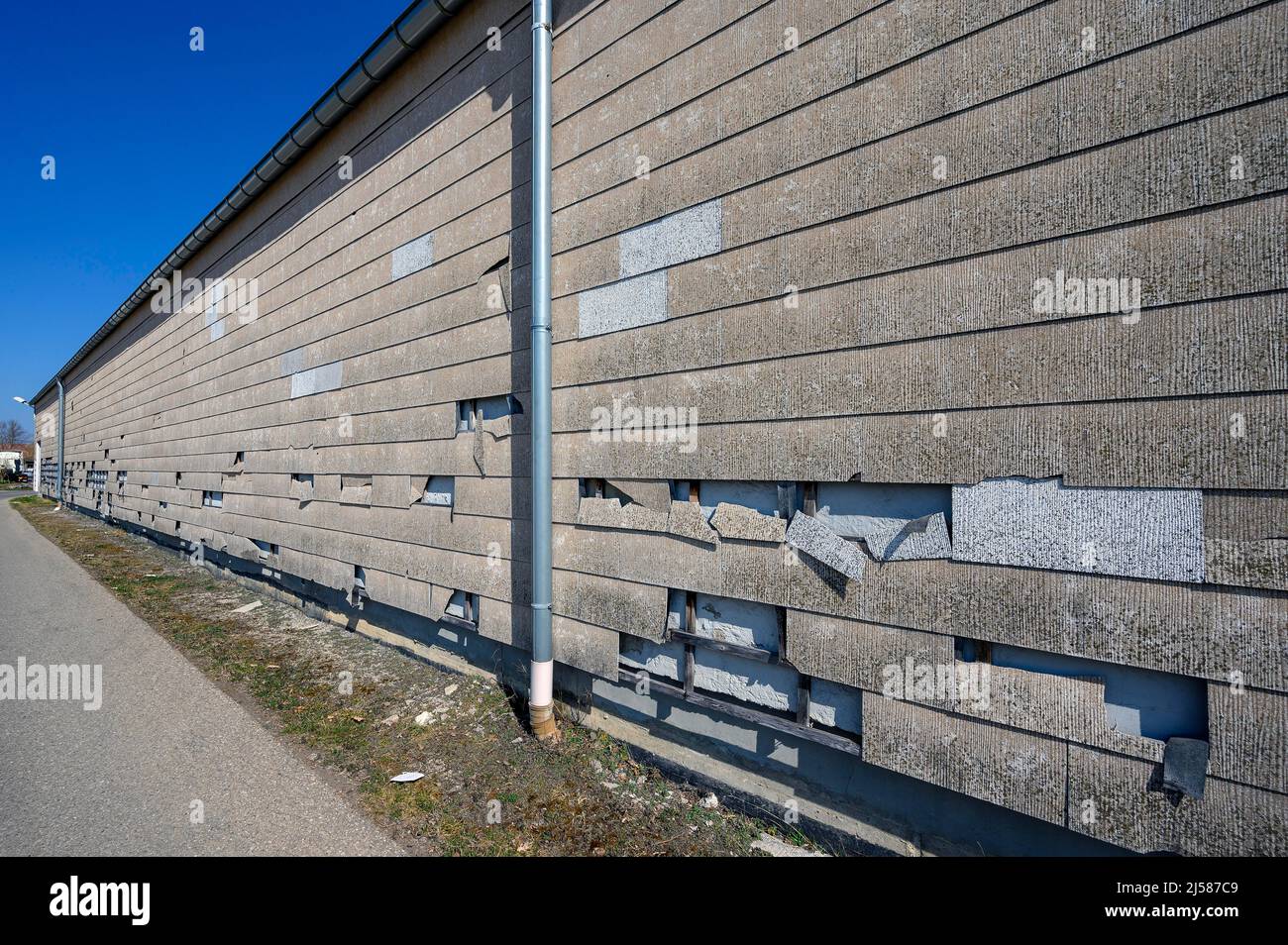 Altes Fabrikgebaeude mit beschaedigter Wand, Kempten, Allgaeu, Bayern, Deutschland Stock Photo