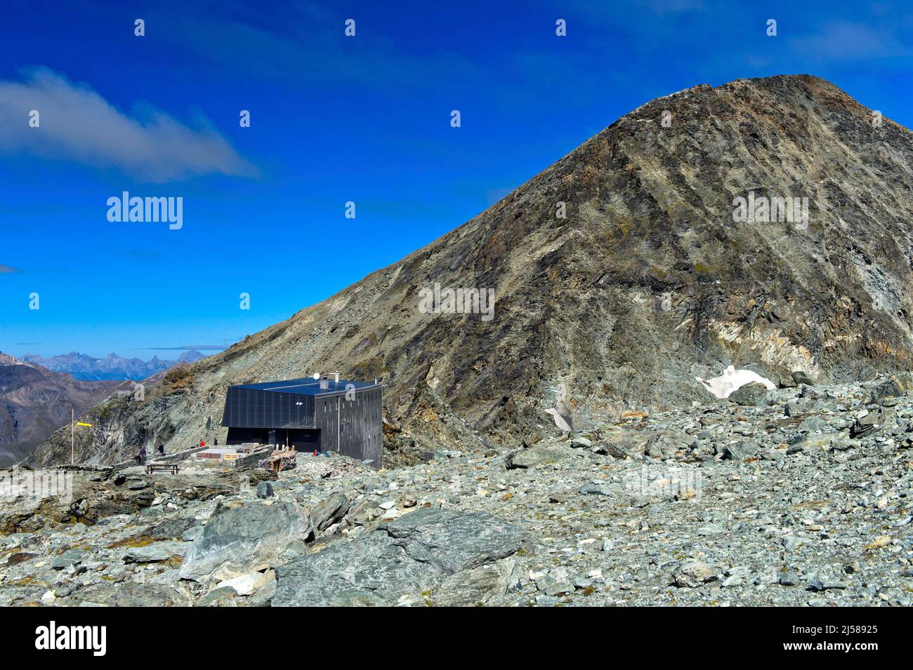 Berghuette Cabane de Tracuit des Schweizer Alpen-Verein SAC, Zinal, Val d'Anniviers, Wallis, Schweiz Stock Photo