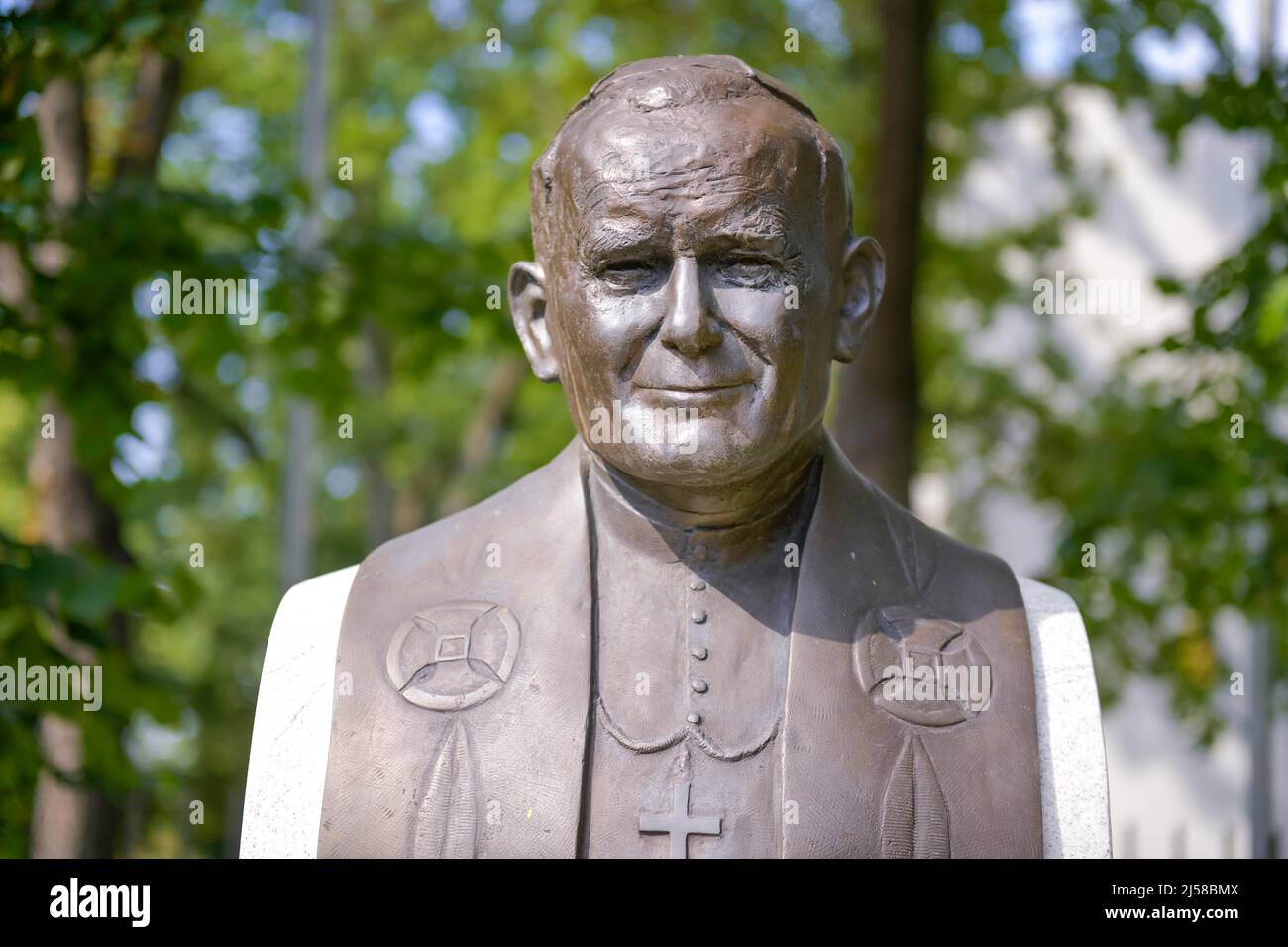 Monument to John Paul II St. John's Basilica, Lilienthalstrasse