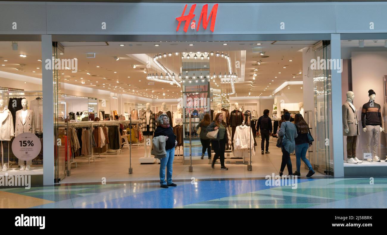 H&m logo brand trademark hi-res stock photography and images - Alamy