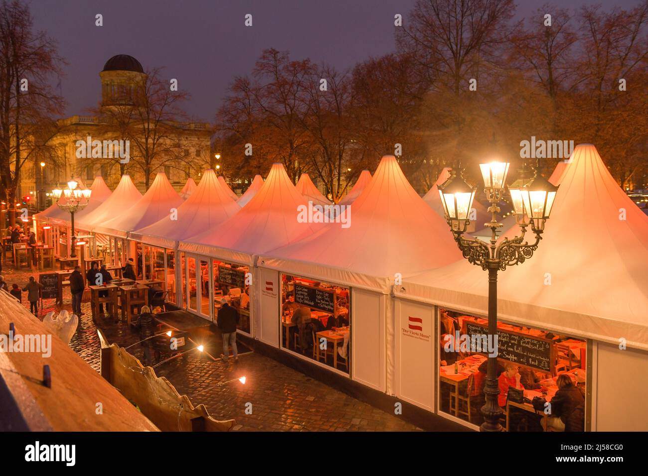 Berlin Weihnachtsmarkt Schloss Charlottenburg 2025 Aryn Harlene