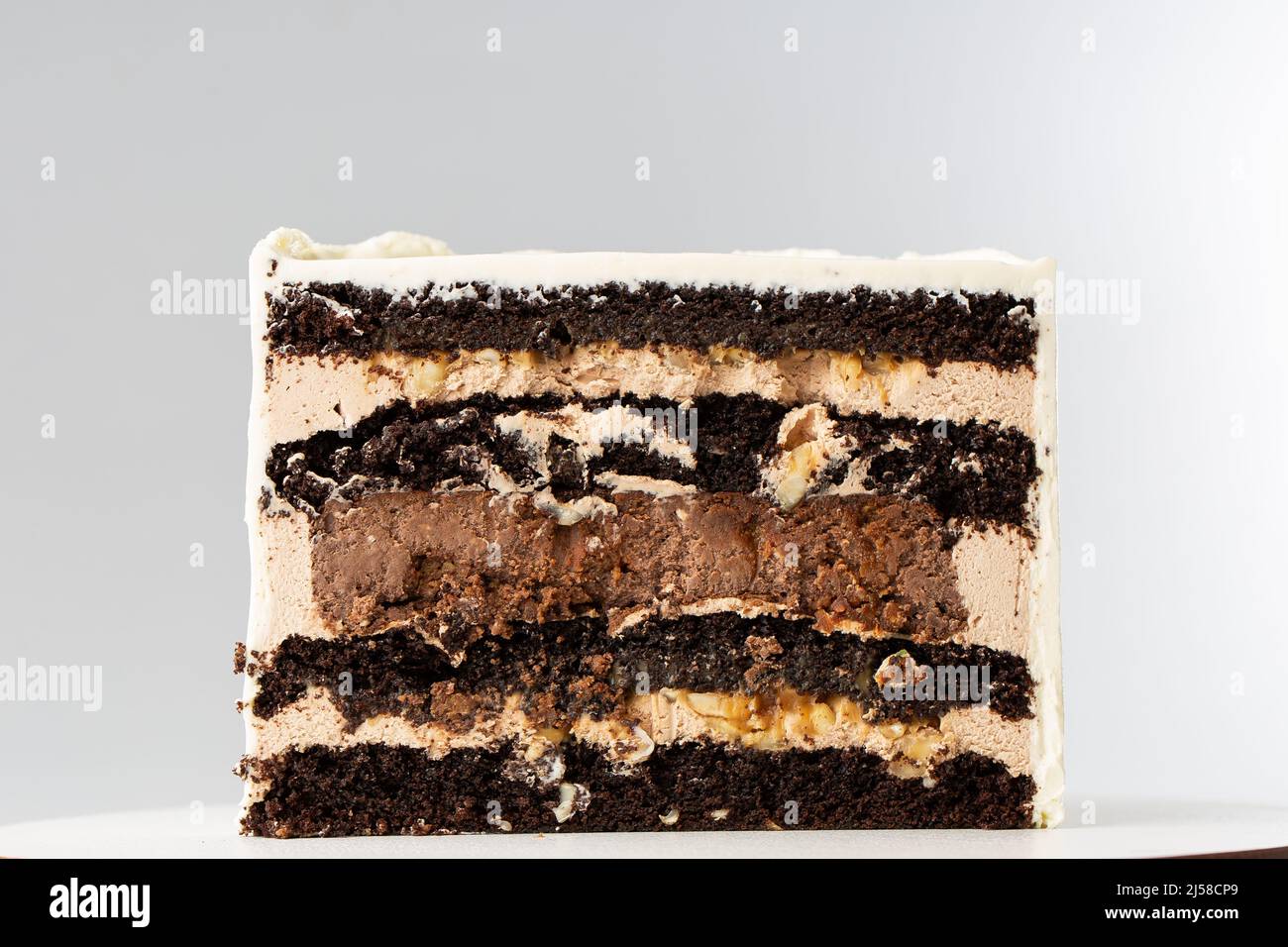 On a white background, a sweet pastry cake is cut in half, the cake is cut in half, the filling