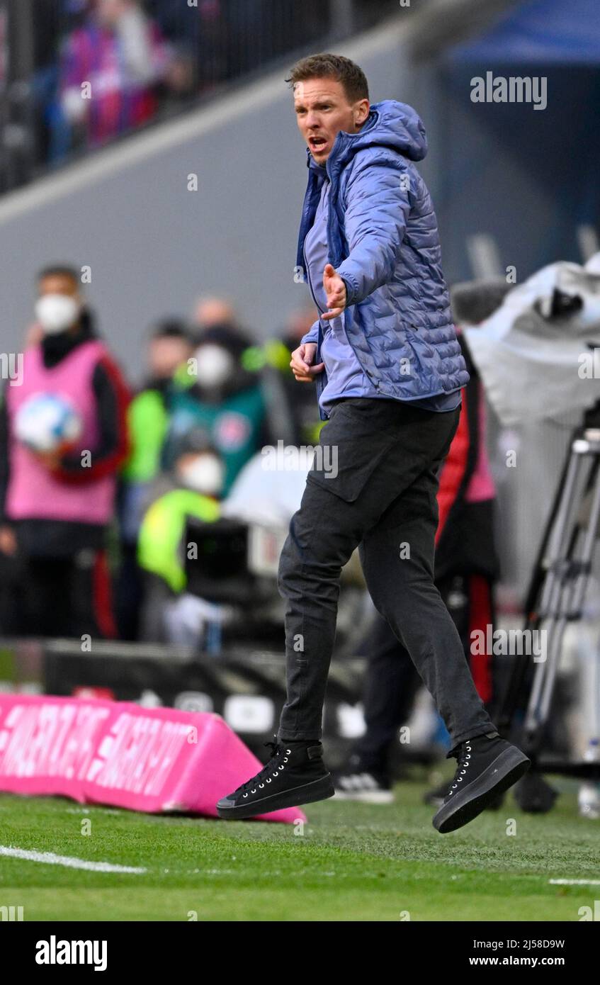 Trainer Coach Julian Nagelsmann FC Bayern Muenchen FCB am Spielfeldrand,  Gestik, Geste, Allianz Arena, Muenchen, Bayern, Deutschland Stock Photo -  Alamy