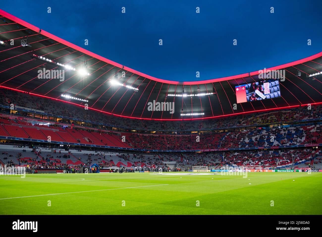 Stadionuebersicht, blaue Stunde, Champions League, Allianz Arena, Muenchen, Bayern, Deutschland