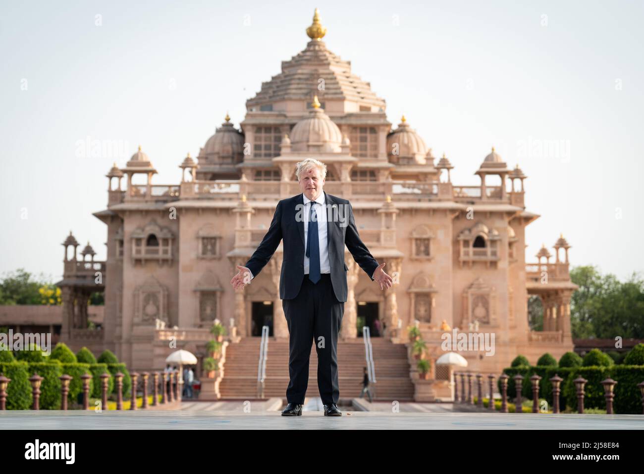 Prime Minister Boris Johnson poses for a photo as he visits the Swaminarayan Akshardham temple in Gandhinagar, Ahmedabad, as part of his two day trip to India. Picture date: Thursday April 21, 2022. Stock Photo