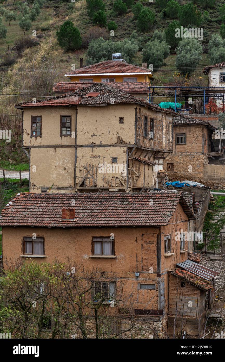 Ömerli and İnikli; It is 11 km from Iznik town center. In the distance