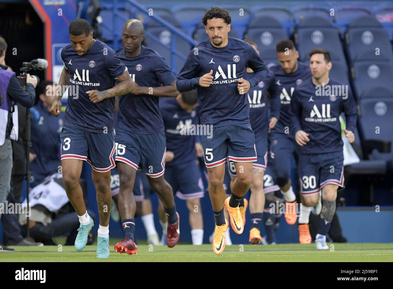 PARIS - the PARIS SAINT-GERMAIN players enter the field for the warm-up (lr) Presnel Kimpembe or PARIS SAINT-GERMAIN, Nuno Mendes or PARIS SAINT-GERMAIN, Marcos Ao‡s Corra ( Marquinhos ) or PARIS SAINT-GERMAIN, Neymar da Silva Santos Junior of PARIS SAINT-GERMAIN, Lionel Messi or PARIS SAINT-GERMAIN during the French Ligue 1 match between Paris Saint-Germain and Olympique Marseille at the Parc des Princes in Paris, France on April 17, 2022. ANP | Dutch Height| GERRIT FROM COLOGNE Stock Photo