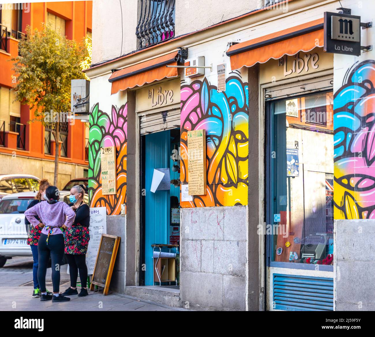 Café La Libre, Vegan and vegetarian historic cafe, filled with books in multiple languages. Lavapies, Madrid, Spain Stock Photo