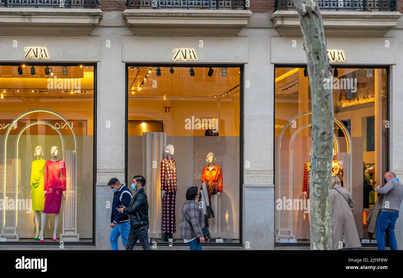 Zara store front, Calle de Serrano, Madrid, Spain Stock Photo - Alamy