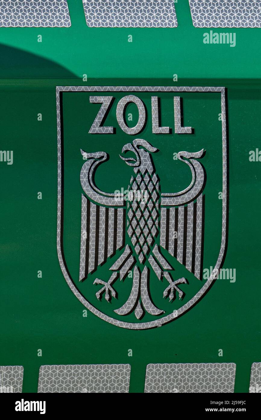 20 April 2022, Bavaria, Wernberg-Köblitz: The coat of arms of the customs on an emergency vehicle. Photo: Armin Weigel/dpa Stock Photo