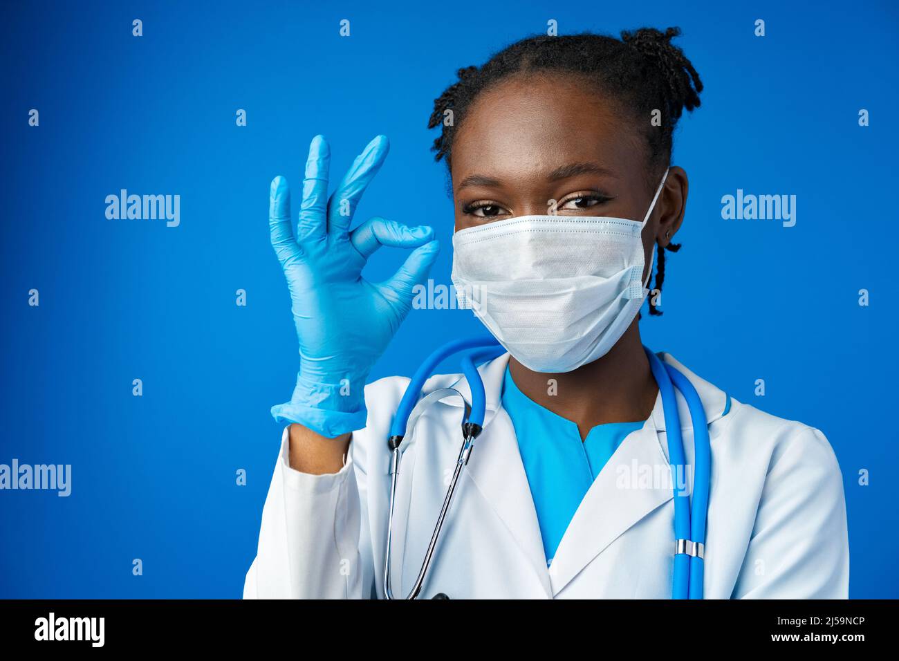 African female doctor thumbs up hi-res stock photography and images - Alamy