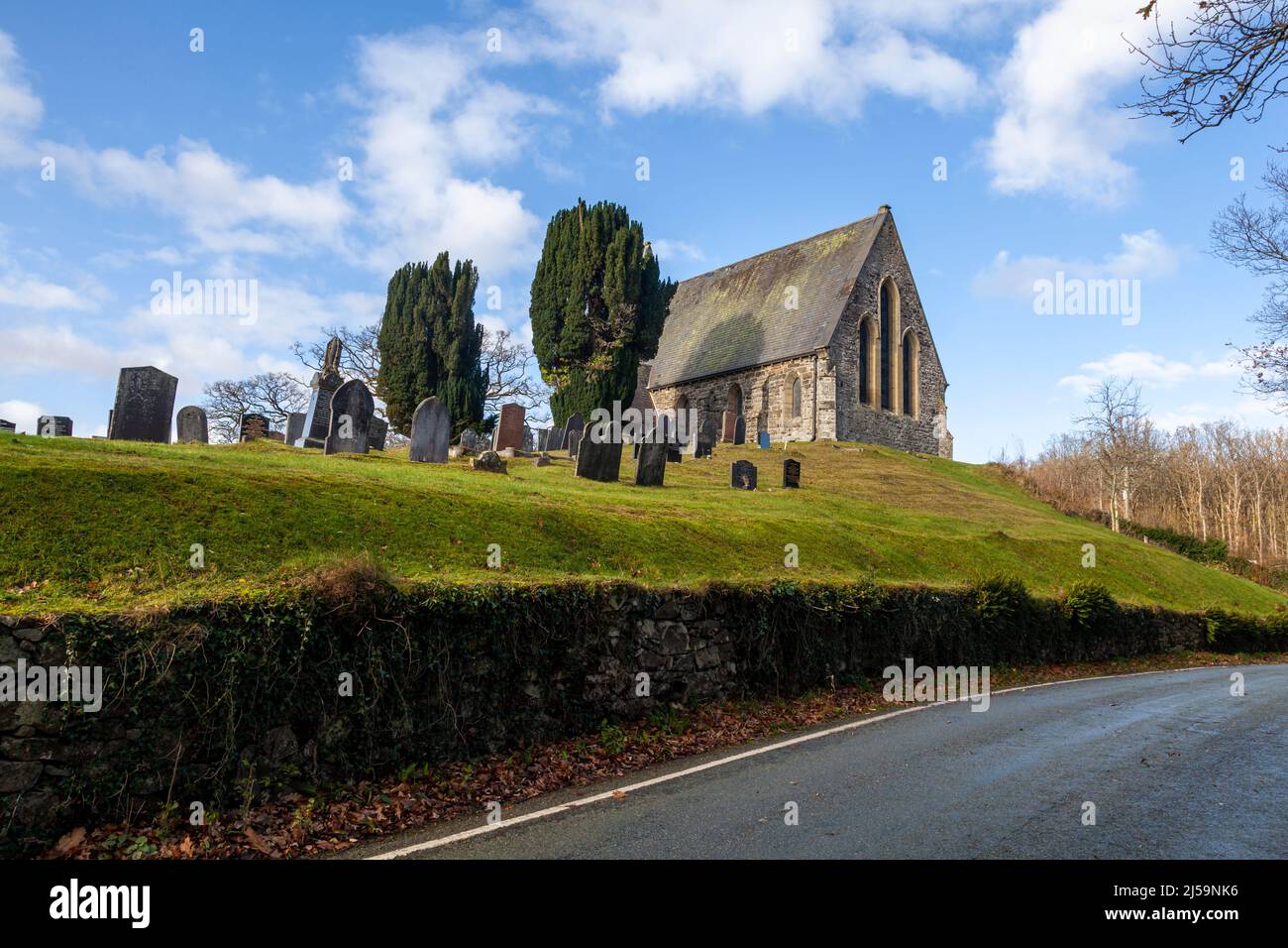 Eglwys y Santes Fair - St Mary's church, Llwydiarth, which sits high above the road in the village of Pont Llogel near Lake Vyrnwy Stock Photo