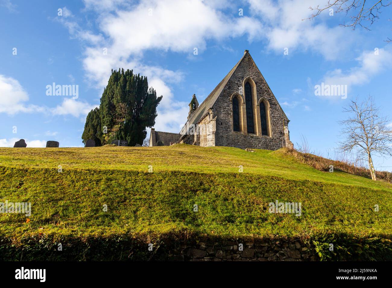 Eglwys y Santes Fair - St Mary's church, Llwydiarth, which sits high above the road in the village of Pont Llogel near Lake Vyrnwy Stock Photo