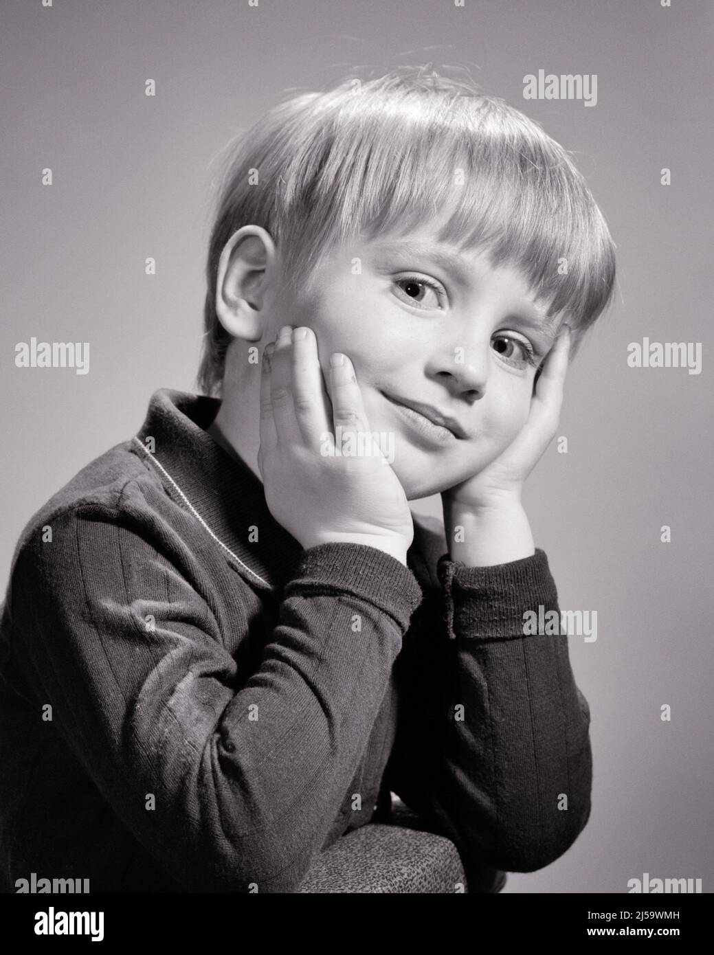 1960s CUTE LITTLE BLONDE BOY HOLDING HIS HEAD IN HIS HANDS LOOKING AT CAMERA - j12330 HAR001 HARS HALF-LENGTH INSPIRATION MALES CONFIDENCE EXPRESSIONS B&W EYE CONTACT DREAMS HAPPINESS CHEERFUL DISCOVERY HIS INTELLIGENT KNOWLEDGE PRIDE MISCHIEVOUS SMILES CONCEPTUAL IMP CURIOUS IMAGINATION JOYFUL STYLISH DEVILISH PLEASANT AGREEABLE CHARMING COOPERATION CREATIVITY GROWTH JUVENILES LOVABLE PERSONABLE PLEASING TOGETHERNESS ADORABLE APPEALING BLACK AND WHITE CAUCASIAN ETHNICITY HAR001 OLD FASHIONED Stock Photo