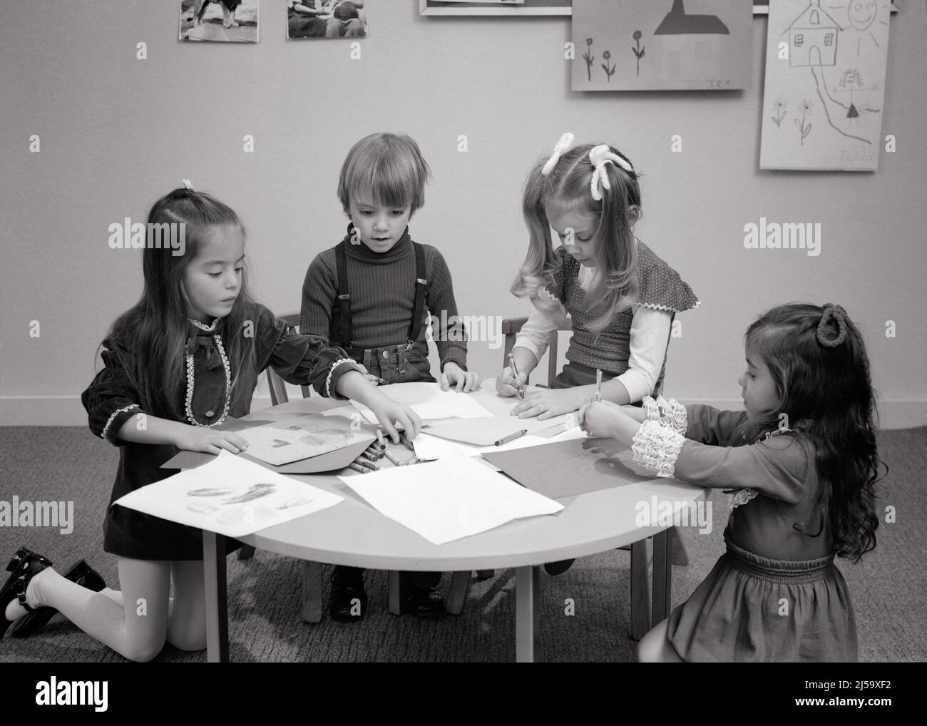 1970s 4 KIDS 1 BOY AND 3 GIRLS KNEELING AROUND A LOW TABLE COLORING DRAWING MAKING ART - j13439 HAR001 HARS TEAMWORK JOY LIFESTYLE FEMALES BROTHERS COPY SPACE FRIENDSHIP HALF-LENGTH PERSONS MALES SIBLINGS SISTERS B&W KNEELING HAPPINESS KINDERGARTEN PRESCHOOL HIGH ANGLE AND KNOWLEDGE LEADERSHIP RECREATION SIBLING CRAYONS PRE-SCHOOL STYLISH CREATIVITY GROWTH JUVENILES LOW TOGETHERNESS BLACK AND WHITE CAUCASIAN ETHNICITY COLORING HAR001 OLD FASHIONED Stock Photo