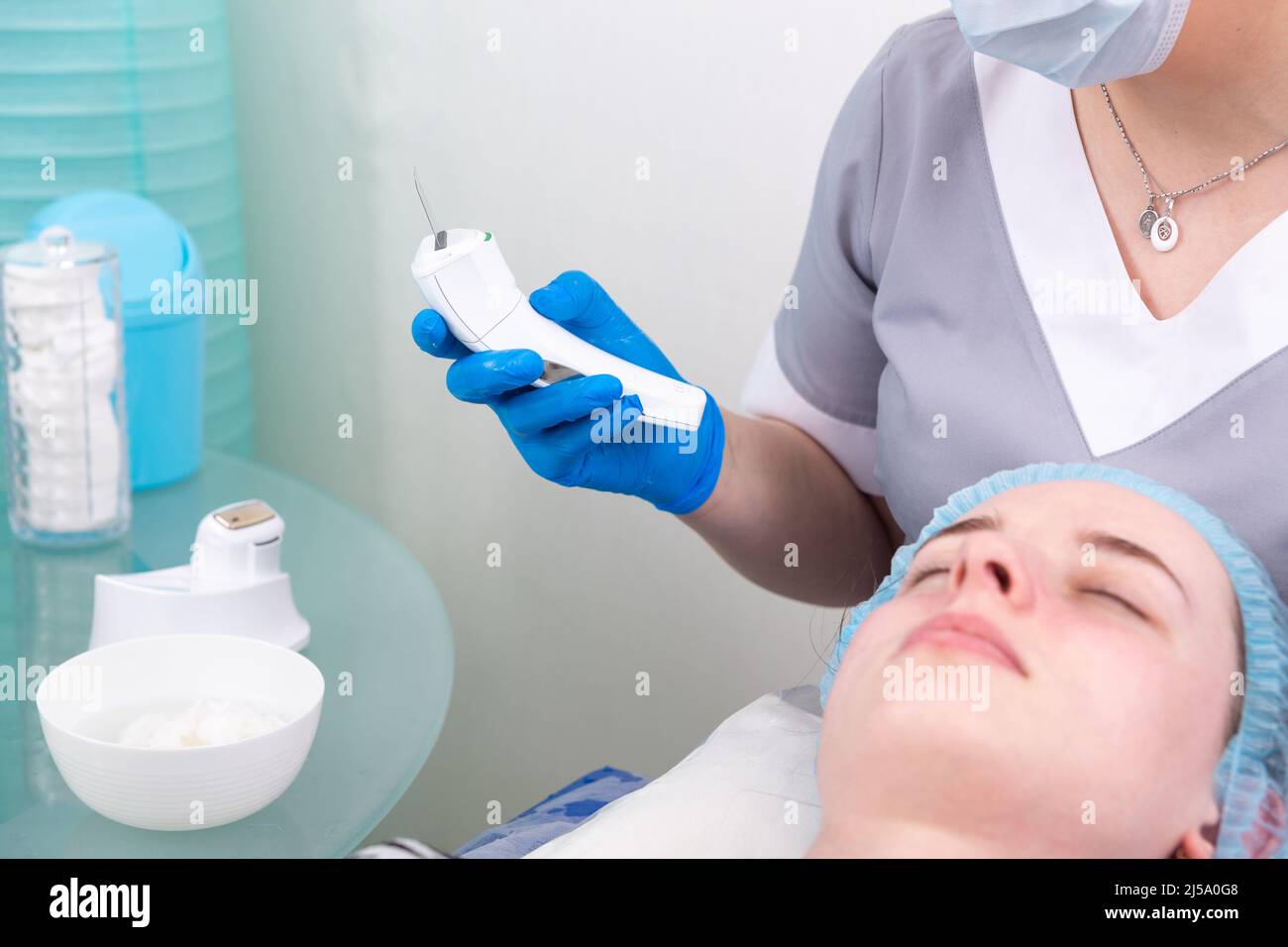Ultrasound facial peeling. Young woman getting ultrasonic peel skin ...
