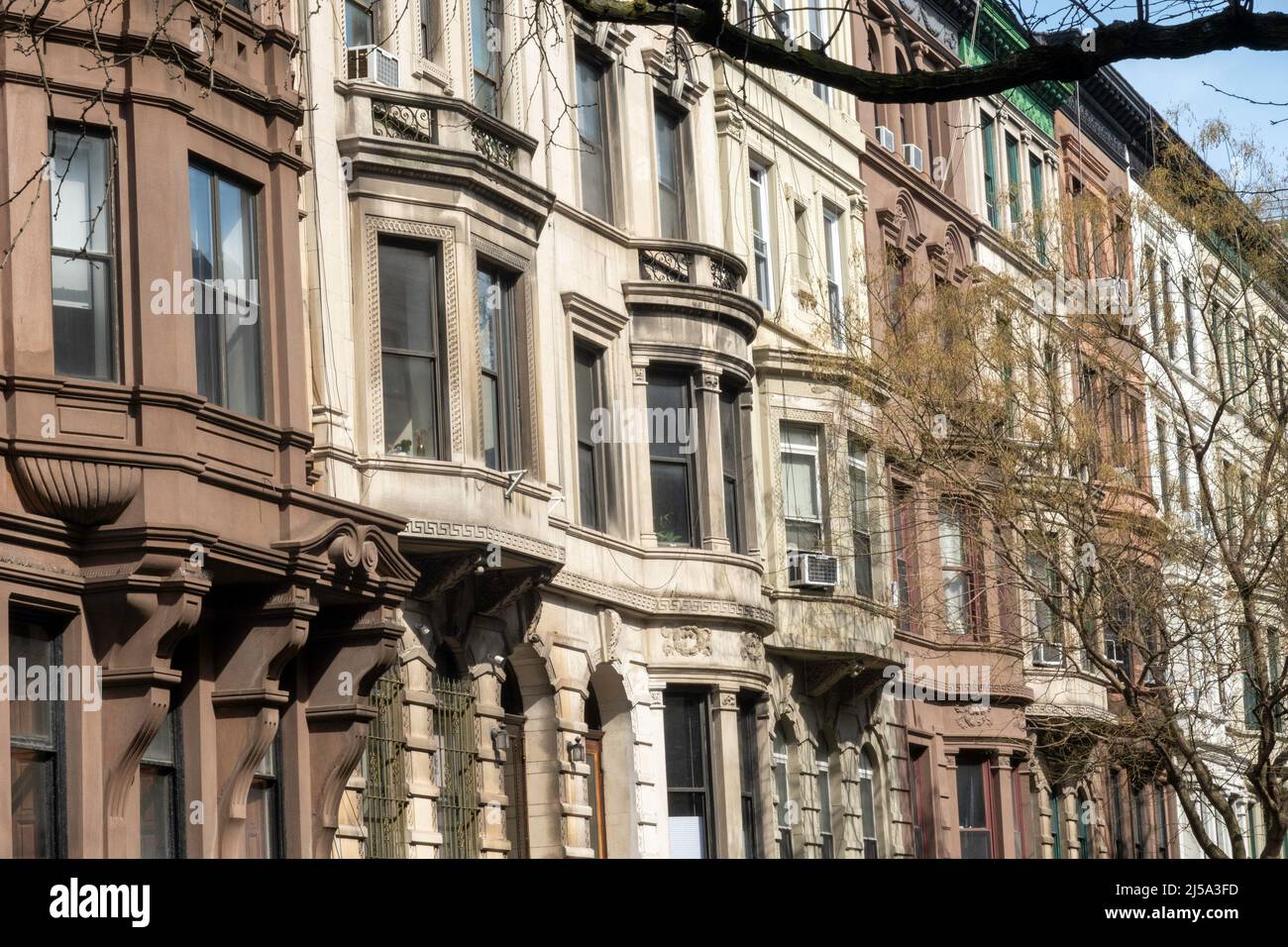 Upper West Side architecture along West 75th Street near Central Park is a residential neighborhood, NYC, USA  2022 Stock Photo