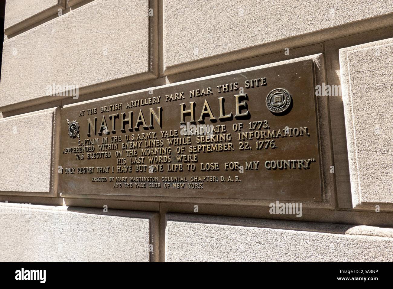 Bronze Marker at The Yale Club of New York City, USA, 2022 Stock Photo
