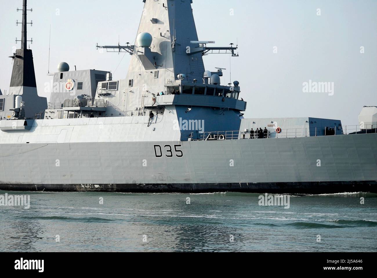 AJAXNETPHOTO. - 12TH MARCH, 2014. - PORTSMOUTH, ENGLAND. -  TYPE 45 DESTROYER HMS DRAGON ARRIVING IN HARBOUR. PHOTO:JONATHAN EASTLAND/AJAX REF:DTH141203 7440 Stock Photo