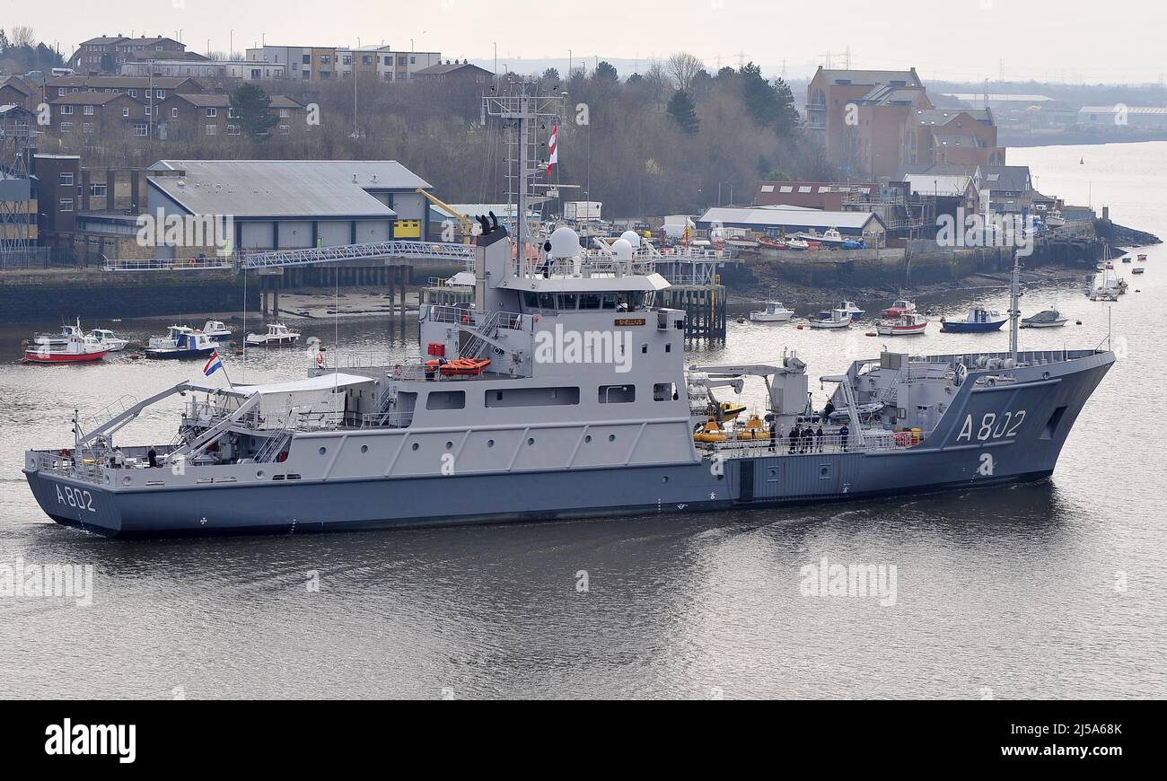 AJAXNETPHOTO. 24TH MARCH, 2022. TYNESIDE, NEWCASTLE, ENGLAND. - DUTCH NAVY SURVEY SHIP - HNLMS SNELLIUS (A802) 1875 TONS ENTERING THE RIVER TYNE. HYDROGRAPHIC SURVEY SHIP BULIT BY DAMEN SHIPYARD IN 2003 ON ROMANIAN HULL FITTED WITH FARSOUNDER FORWARD LOOKING SONAR (FLS) ENABLING 3D ONBOARD CAPTURE OF SEABED DATA. PHOTO:TONY HOLLAND/AJAX REF:DTH222403 9540 Stock Photo