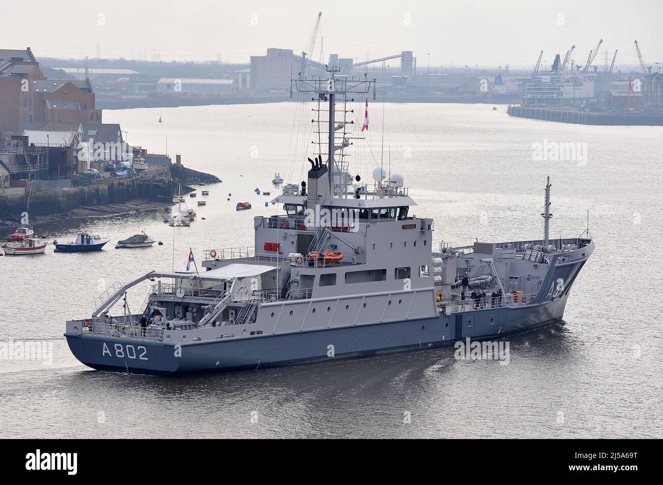 AJAXNETPHOTO. 24TH MARCH, 2022. TYNESIDE, NEWCASTLE, ENGLAND. - DUTCH NAVY SURVEY SHIP - HNLMS SNELLIUS (A802) 1875 TONS ENTERING THE RIVER TYNE. HYDROGRAPHIC SURVEY SHIP BULIT BY DAMEN SHIPYARD IN 2003 ON ROMANIAN HULL FITTED WITH FARSOUNDER FORWARD LOOKING SONAR (FLS) ENABLING 3D ONBOARD CAPTURE OF SEABED DATA. PHOTO:TONY HOLLAND/AJAX REF:DTH222403 9542 Stock Photo