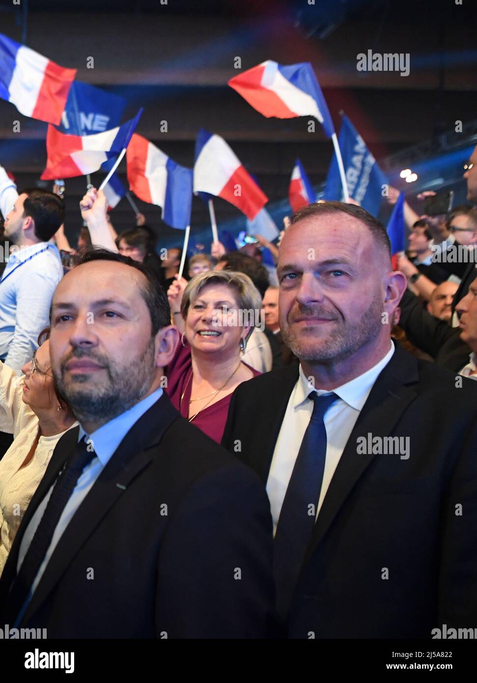 Arras, France. 21st Apr, 2022. France, ARRAS, 2022-04-21. LAST MARINE LE PEN CAMPAIGN MEETING IN ARRAS,  France, ARRAS, 2022-04-21. DERNIER MEETING DE CAMPAGNE DE MARINE LE PEN A ARRAS. Credit: francois pauletto/Alamy Live News Stock Photo