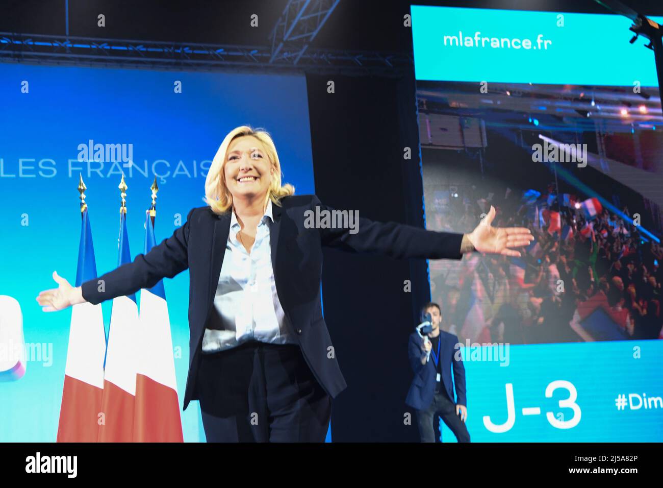 Arras, France. 21st Apr, 2022. France, ARRAS, 2022-04-21. LAST MARINE LE PEN CAMPAIGN MEETING IN ARRAS,  France, ARRAS, 2022-04-21. DERNIER MEETING DE CAMPAGNE DE MARINE LE PEN A ARRAS. Credit: francois pauletto/Alamy Live News Stock Photo