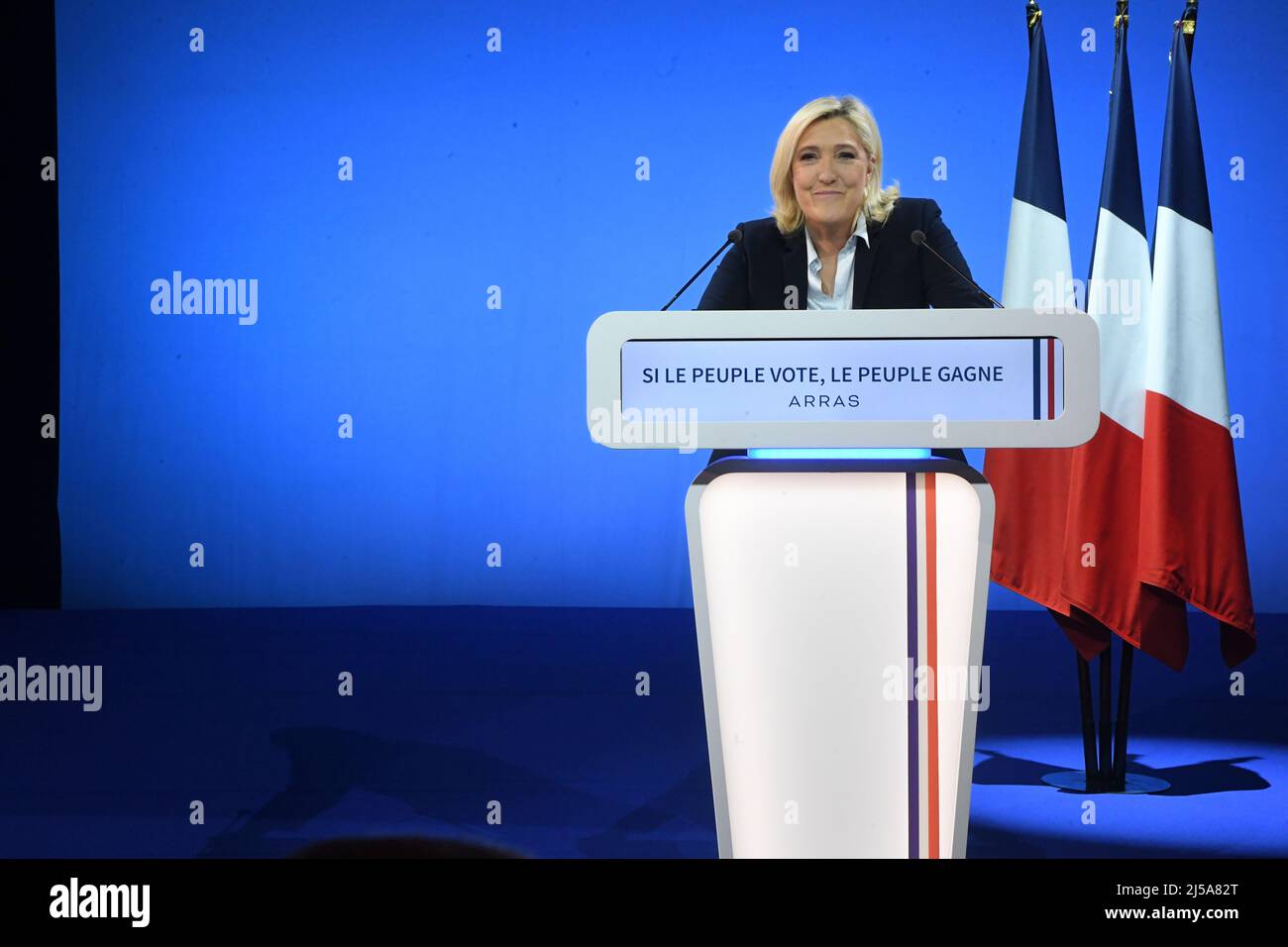 Arras, France. 21st Apr, 2022. France, ARRAS, 2022-04-21. LAST MARINE LE PEN CAMPAIGN MEETING IN ARRAS,  France, ARRAS, 2022-04-21. DERNIER MEETING DE CAMPAGNE DE MARINE LE PEN A ARRAS. Credit: francois pauletto/Alamy Live News Stock Photo