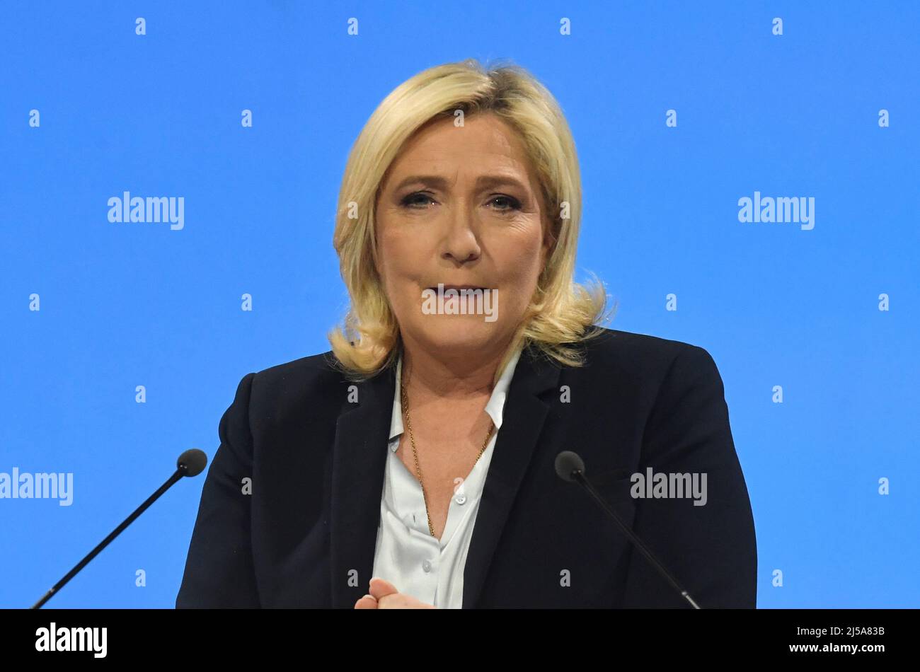 Arras, France. 21st Apr, 2022. France, ARRAS, 2022-04-21. LAST MARINE LE PEN CAMPAIGN MEETING IN ARRAS,  France, ARRAS, 2022-04-21. DERNIER MEETING DE CAMPAGNE DE MARINE LE PEN A ARRAS. Credit: francois pauletto/Alamy Live News Stock Photo