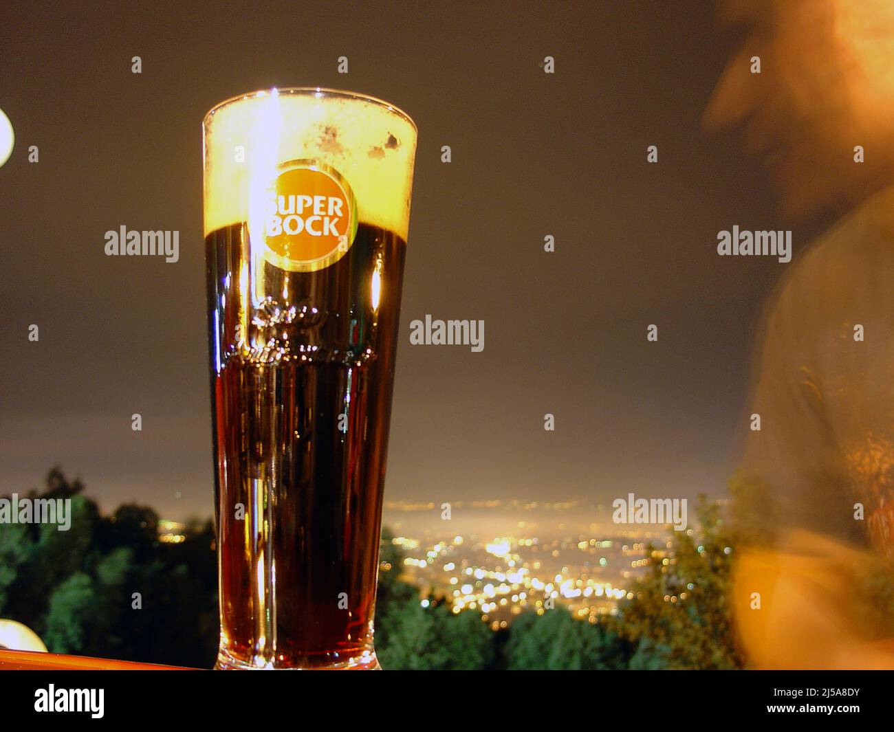 Nightlife drinking a beer at night with friends Stock Photo Alamy