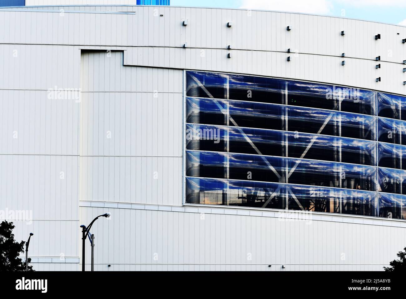 BUBBLE WRAP Unique plastic wrap windows can be seen on the side of a building Stock Photo Alamy