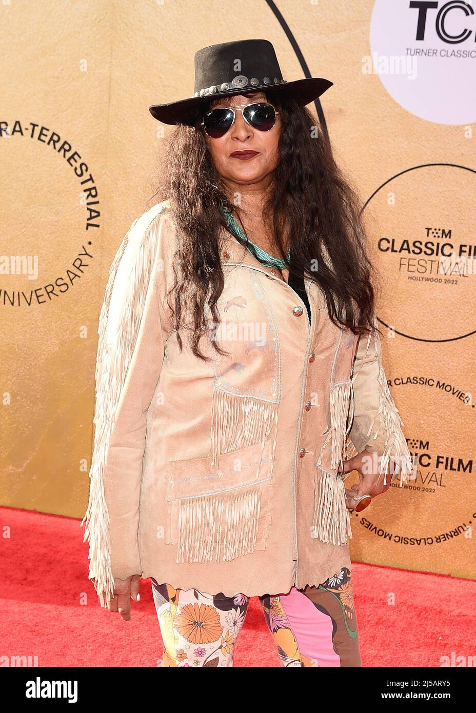 Los Angeles, USA. 21st Apr, 2022. Pam Grier walking on the red carpet at the 2022 TCM Classic Film Festival - 40th Anniversary Screening of 'E.T., the Extra-Terrestrial' at the TCL Chinese Theater in Los Angeles, CA on April 21, 2022. (Photo By Scott Kirkland/Sipa USA) Credit: Sipa USA/Alamy Live News Stock Photo