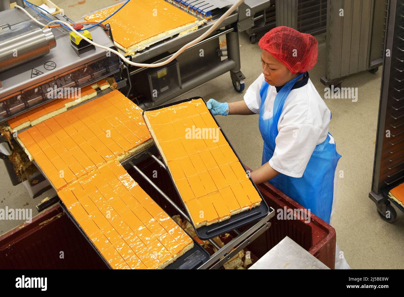 Almere, Netherlands. 22nd Apr, 2022. 2022-04-22 07:33:24 ALMERE - The HEMA bakery makes the very first orange tompouces for King's Day. ANP OLAF KRAAK netherlands out - belgium out Credit: ANP/Alamy Live News Stock Photo