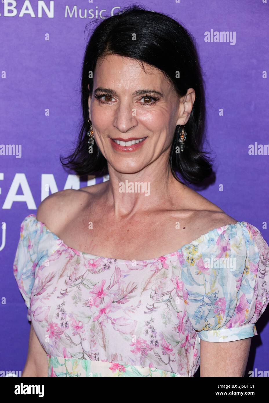 Hollywood, USA. 21st Apr, 2022. WEST HOLLYWOOD, LOS ANGELES, CALIFORNIA, USA - APRIL 21: American film actress Perrey Reeves arrives at the LA Family Housing (LAFH) Awards 2022 held at the Pacific Design Center on April 21, 2022 in West Hollywood, Los Angeles, California, United States. (Photo by Xavier Collin/Image Press Agency) Credit: Image Press Agency/Alamy Live News Stock Photo