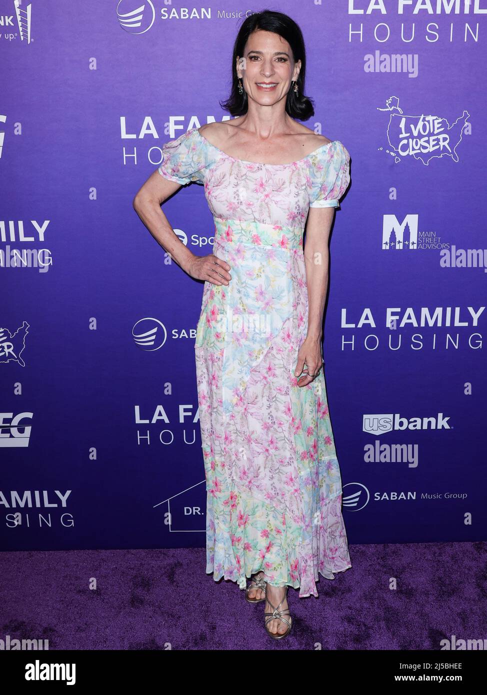 Hollywood, USA. 21st Apr, 2022. WEST HOLLYWOOD, LOS ANGELES, CALIFORNIA, USA - APRIL 21: American film actress Perrey Reeves arrives at the LA Family Housing (LAFH) Awards 2022 held at the Pacific Design Center on April 21, 2022 in West Hollywood, Los Angeles, California, United States. (Photo by Xavier Collin/Image Press Agency) Credit: Image Press Agency/Alamy Live News Stock Photo