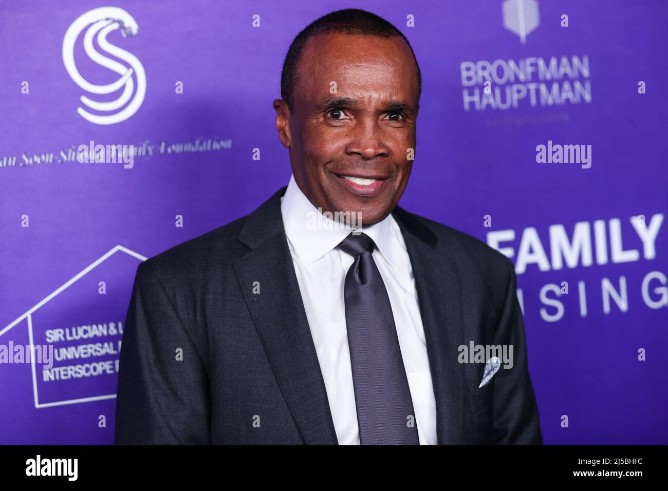 Hollywood, USA. 21st Apr, 2022. West Hollywood, United States. 21st Apr, 2022. WEST HOLLYWOOD, LOS ANGELES, CALIFORNIA, USA - APRIL 21: American former professional boxer Sugar Ray Leonard arrives at the LA Family Housing (LAFH) Awards 2022 held at the Pacific Design Center on April 21, 2022 in West Hollywood, Los Angeles, California, United States. (Photo by Xavier Collin/Image Press Agency) Credit: Image Press Agency/Alamy Live News Credit: Image Press Agency/Alamy Live News Stock Photo