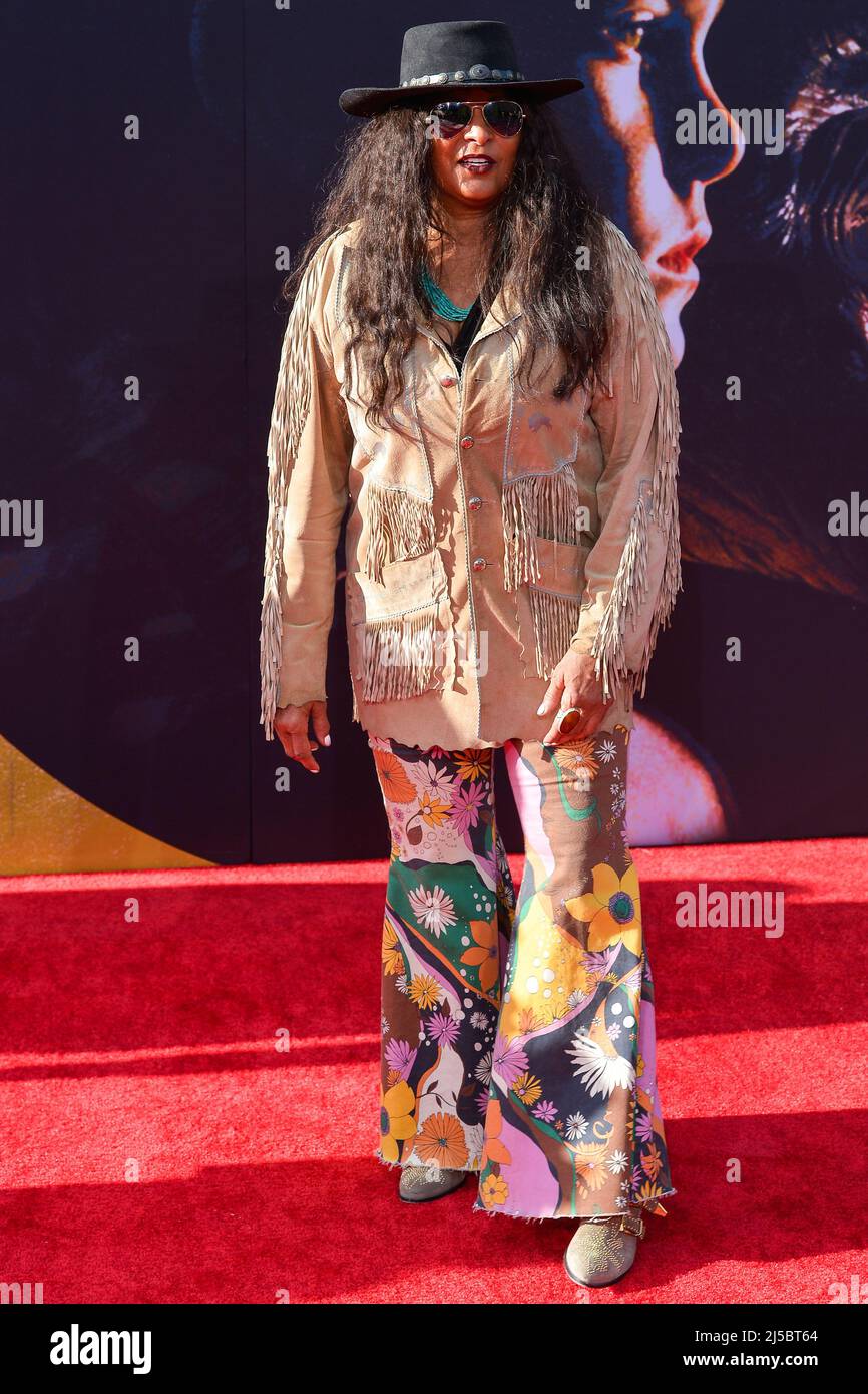 Los Angeles, USA. 21st Apr, 2022. HOLLYWOOD, LOS ANGELES, CALIFORNIA, USA - APRIL 21: American actress Pam Grier arrives at the 2022 TCM Classic Film Festival Opening Night 40th Anniversary Screening Of 'E.T. The Extra-Terrestrial' held at the TCL Chinese Theatre IMAX on April 21, 2022 in Hollywood, Los Angeles, California, United States. (Photo by Image Press Agency) Credit: Image Press Agency/Alamy Live News Stock Photo
