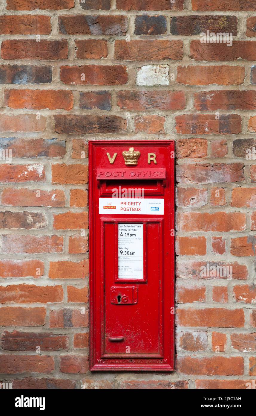 victorian postbox little Wittenham Oxfordshire Stock Photo