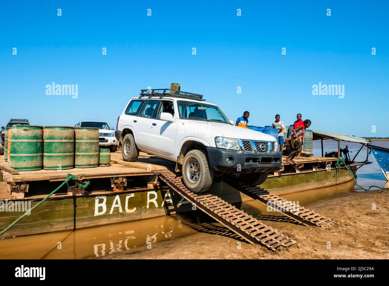 Four wheel drive car offloading from a ferry, Belo sur Tsiribihina, Morondava, Toliara province, Madagascar Stock Photo
